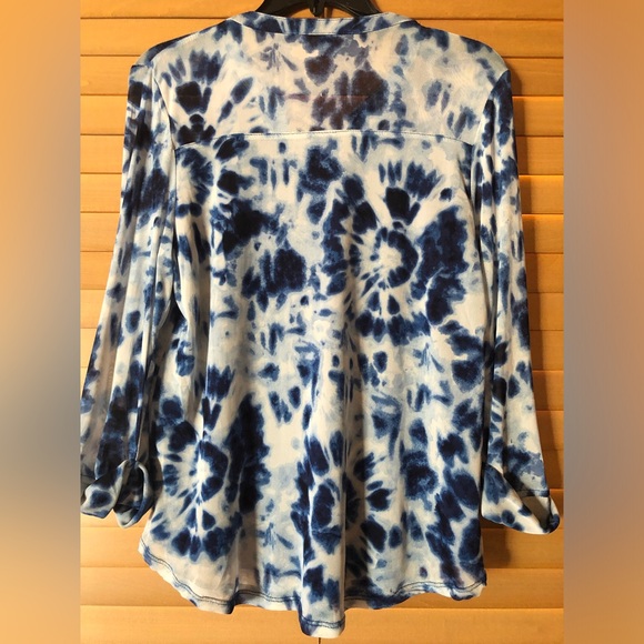 AVA & GRACE LIKE NEW TOP/LINED INSIDE,SILVER BUTTONS CLOSURE/ 3/4 ROLL SLEEVES - Picture 7 of 8